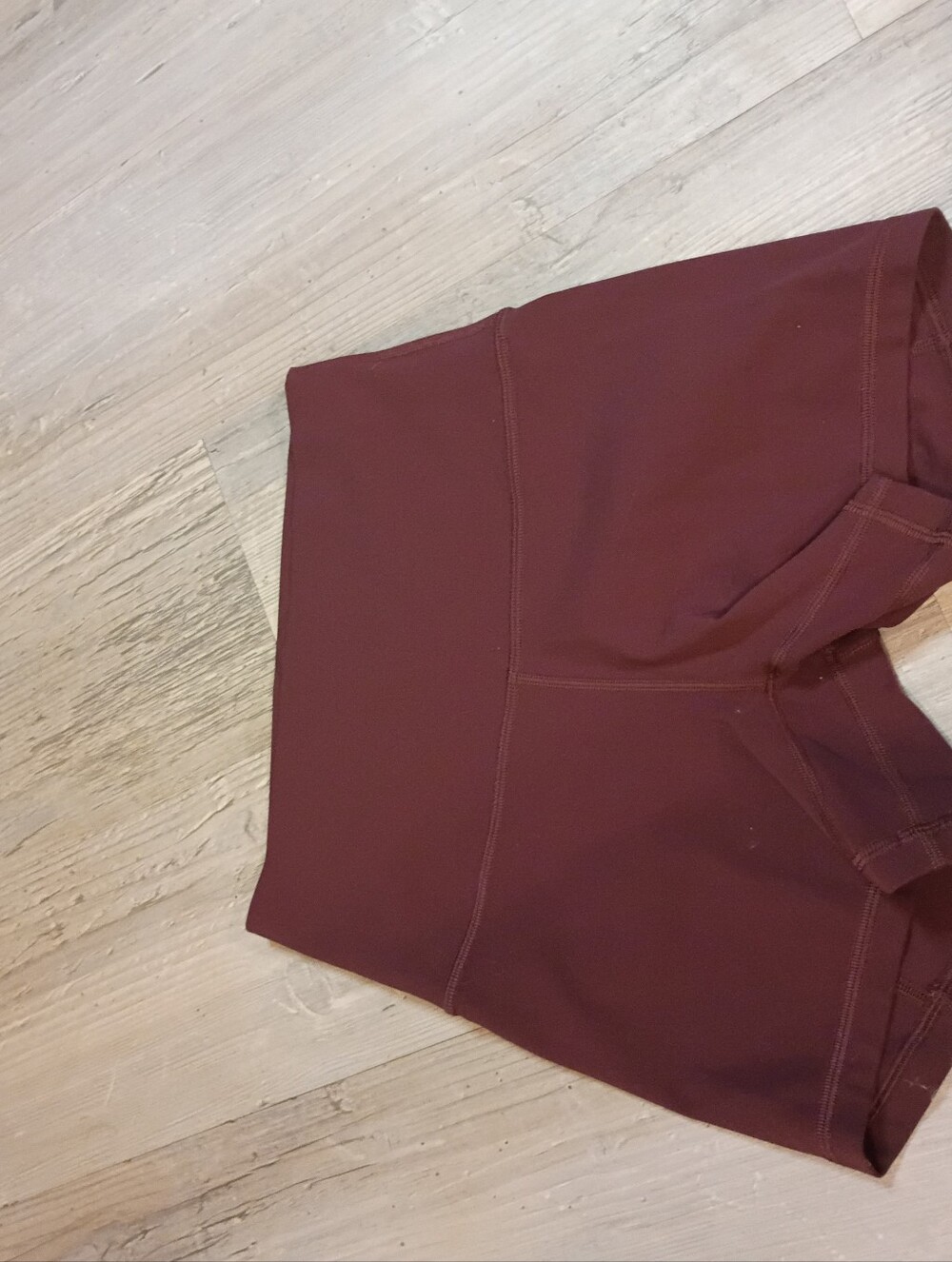 Lululemon - Picture 2 of 5